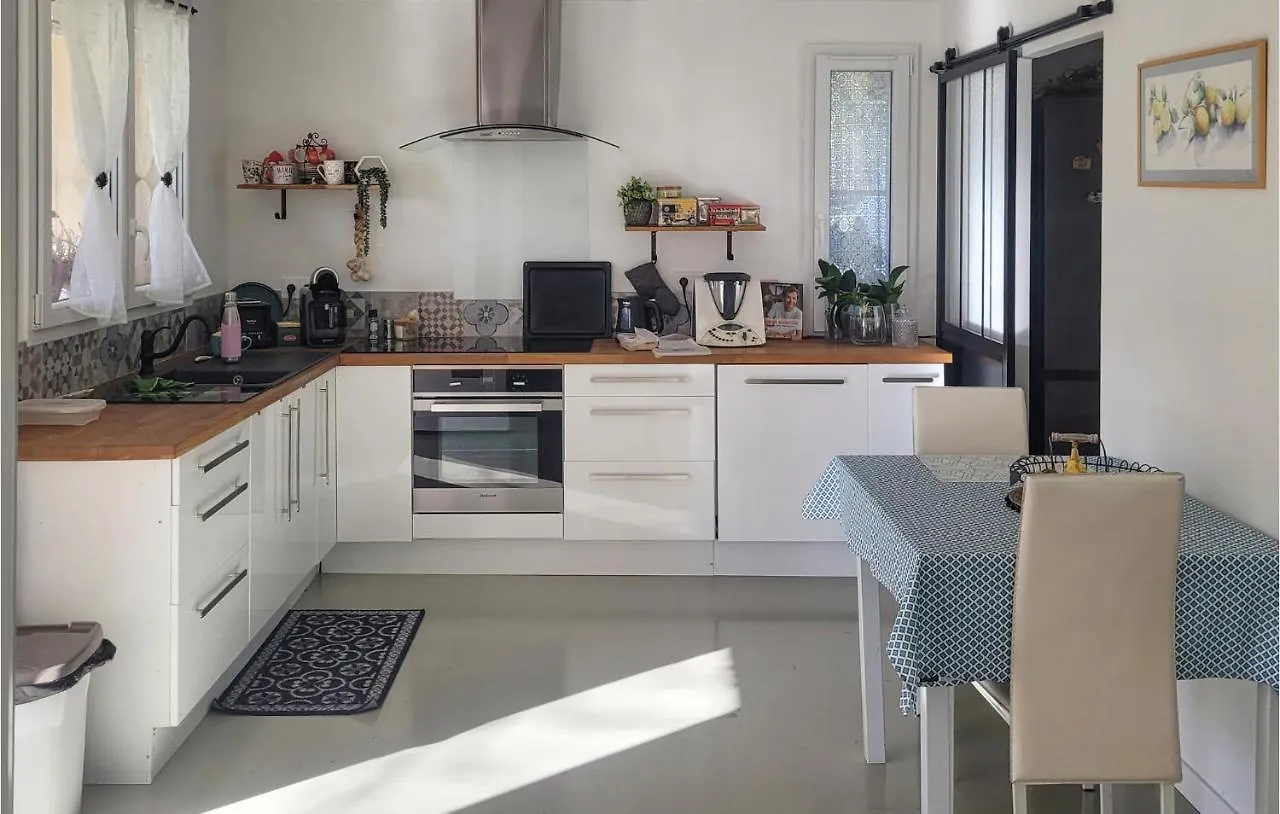 1 Bedroom Cozy Home In Roquevaire France