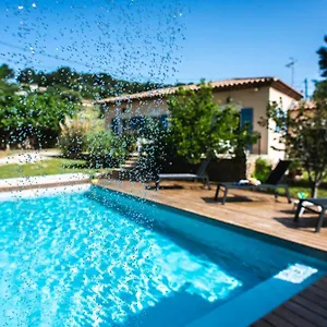 Bed & Breakfast Les Manaux En Provence